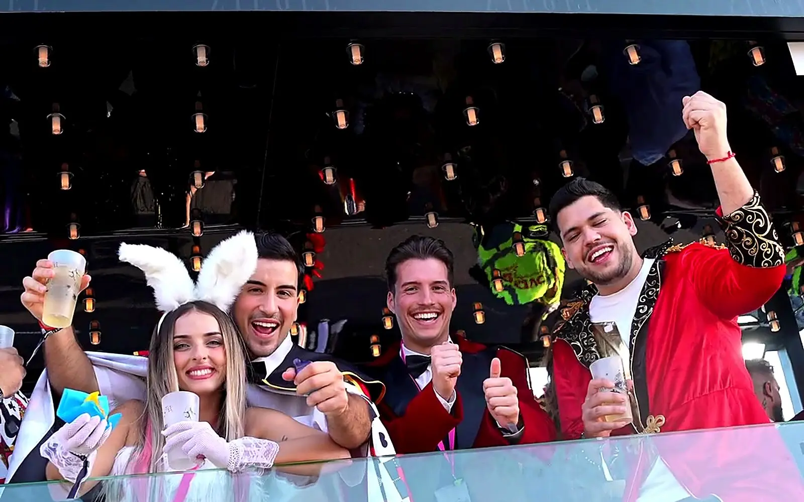 Brindis en la barandilla de la Carroza Ziegel